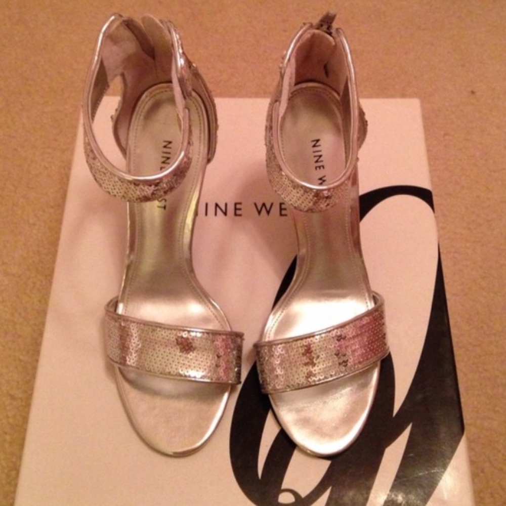 Nine West Silver heels size 5
